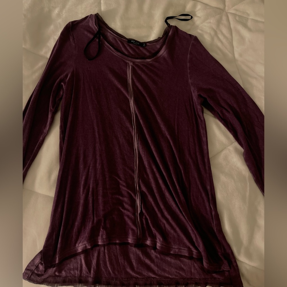 Distressed max jeans purple top